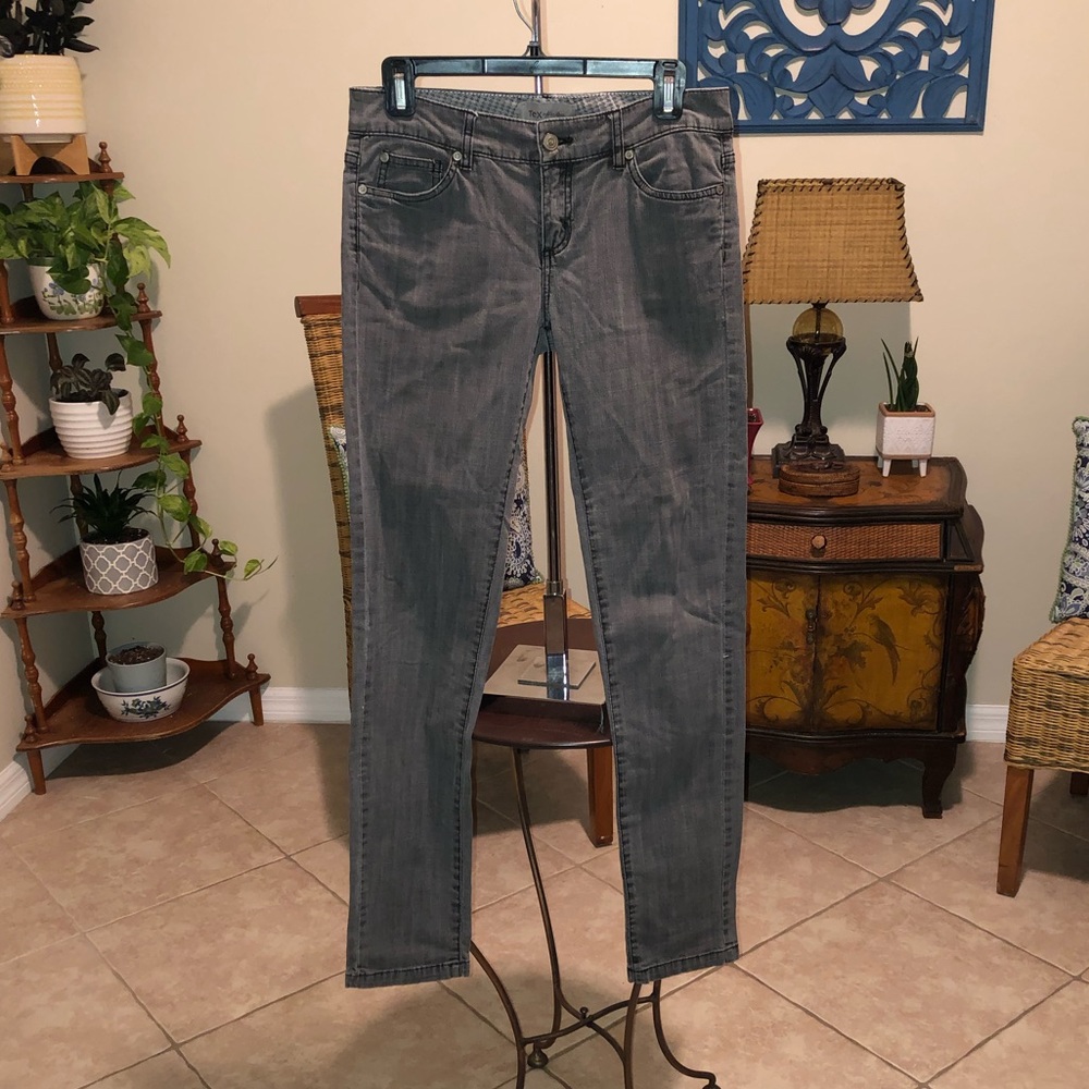 Tex by Max Azria 26 Gray Skinny Jeans